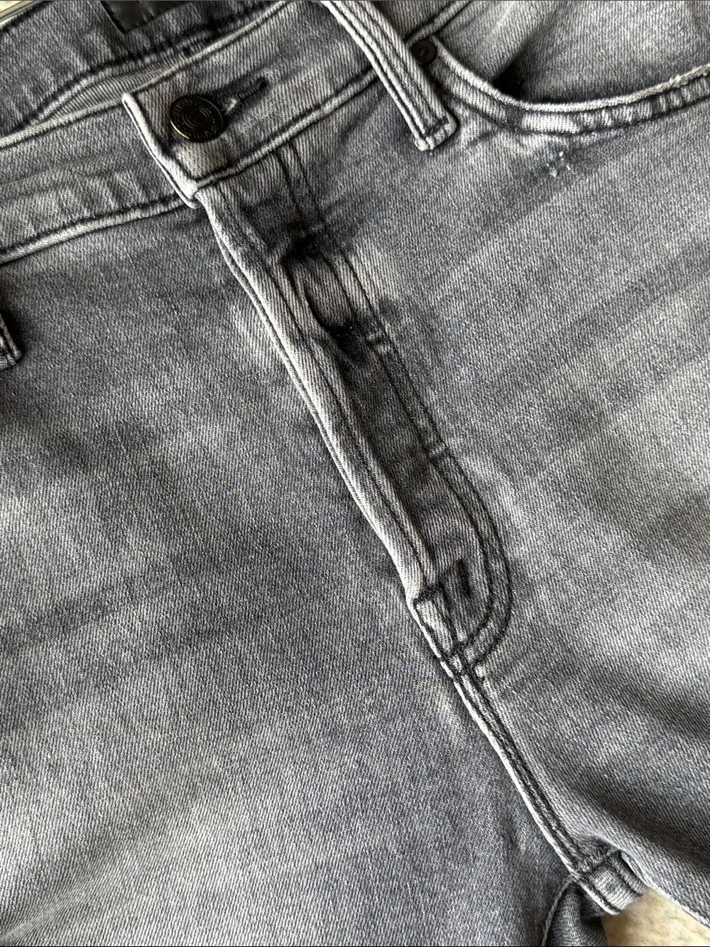 MOTHER The Scrapper Cuff Ankle Fray Jeans - Picture 4 of 11